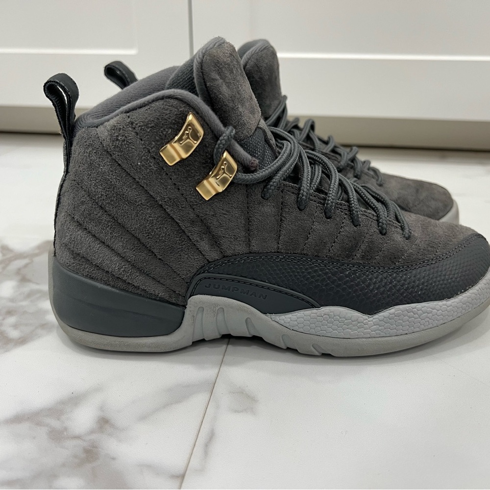 Wolf Grey 12s Jordan